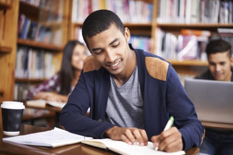 Comment aller à la faculté de droit gratuitement
