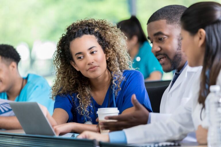 Comment fréquenter l&rsquo;école de médecine gratuitement