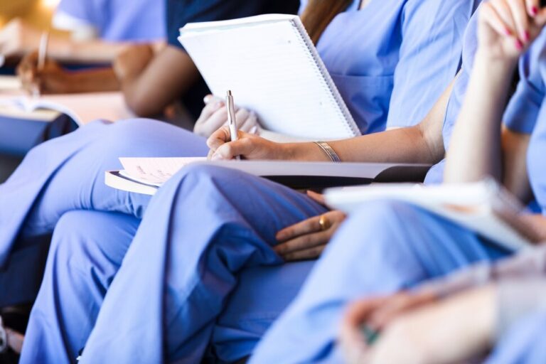 Conseils d&rsquo;étude MCAT pour les étudiants non traditionnels