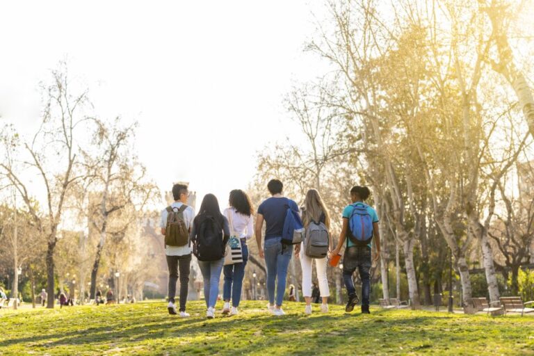 Comment rester en sécurité sur un campus universitaire » wiki utile  Meilleurs collèges