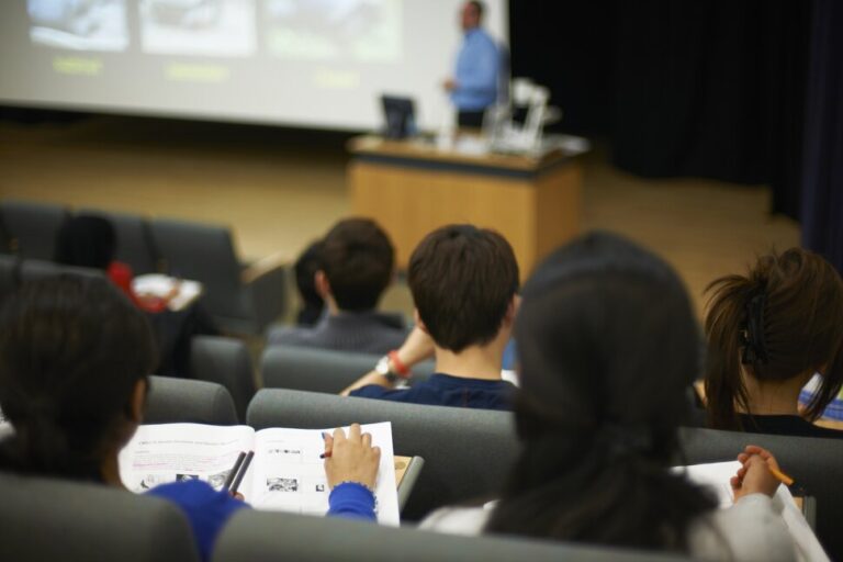Les cours universitaires qui vous préparent le mieux à l&rsquo;école de droit