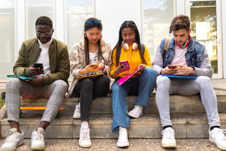 Médias sociaux : choses à faire et à ne pas faire pour les étudiants |  Meilleurs collèges