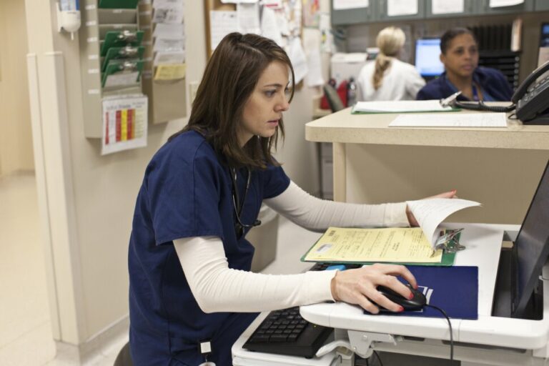 Raisons d&rsquo;être un scribe médical avant l&rsquo;école de médecine