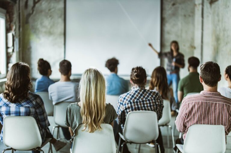 Trouvez des MBA qui mènent à un emploi et à des salaires élevés