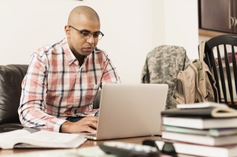 Utiliser les avantages des anciens combattants pour payer les études supérieures