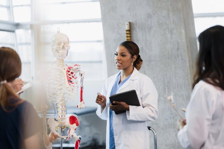 15 écoles de médecine privées les plus chères