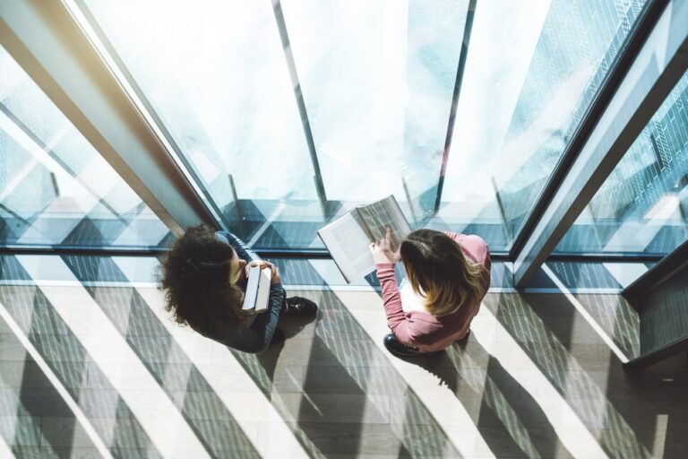 30 doctorats entièrement financés.  Programmes