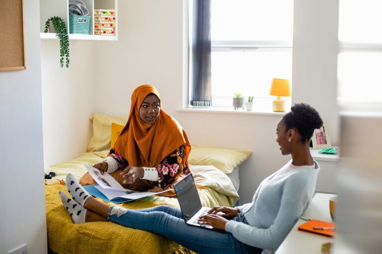 Ce qu&rsquo;il faut savoir sur le choix entre un logement sur ou hors campus
