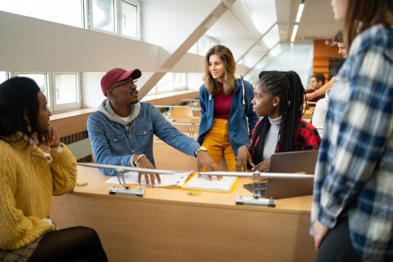 15 collèges américains qui offrent le plus d&rsquo;aide financière aux étudiants internationaux |  Payer pour le collège