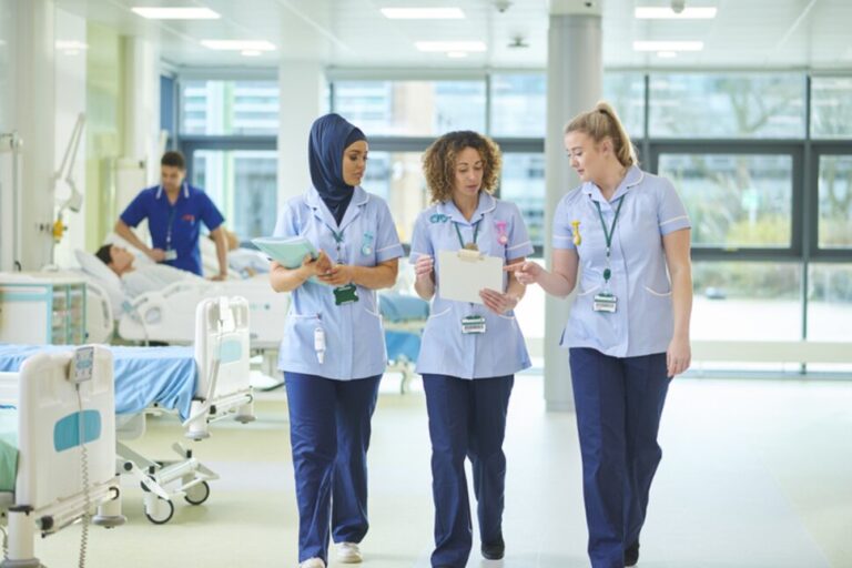 Quelle est la prochaine étape pour les écoles de médecine après l&rsquo;interdiction des admissions conscientes de la race
