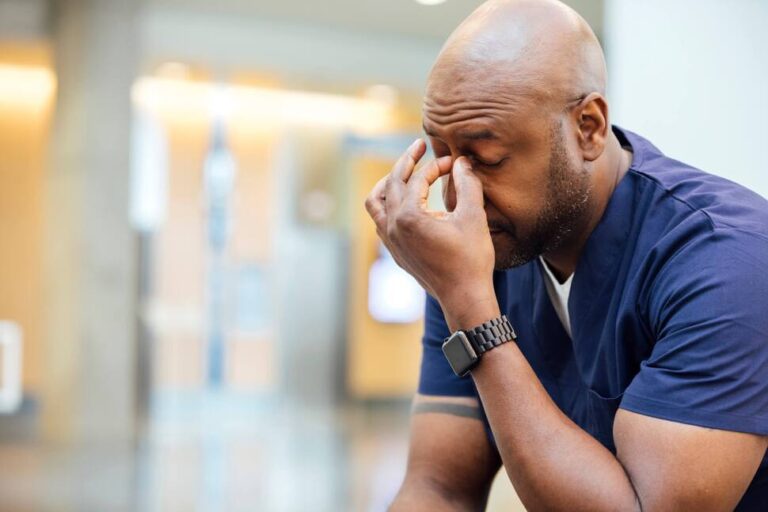 Surmonter l&rsquo;adversité : comment mettre l&rsquo;accent sur vos expériences lorsque vous postulez à une école de médecine
