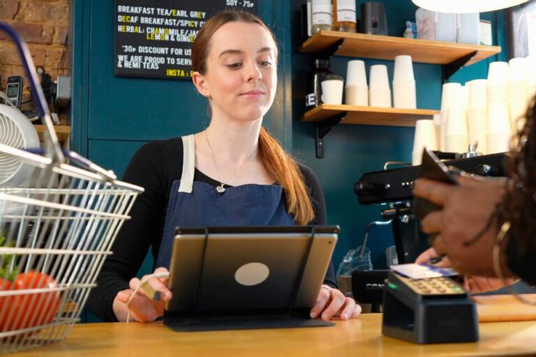 Comment le travail-études peut rendre l&rsquo;université plus abordable |  Payer pour l&rsquo;université