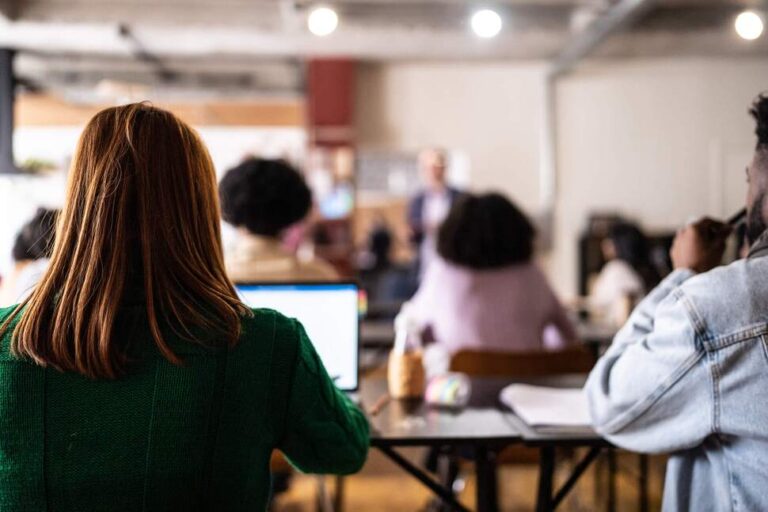 Comment les cours universitaires suivis au lycée peuvent affecter les candidatures à la faculté de droit