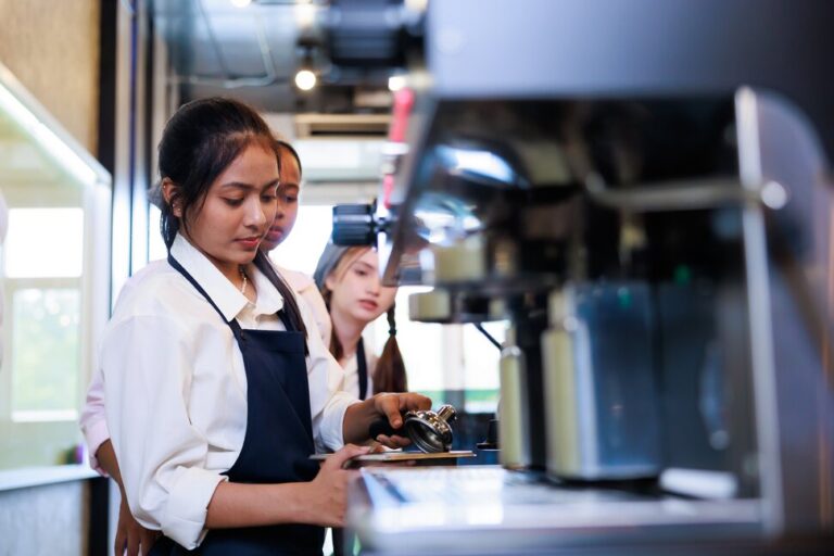12 emplois dans la restauration rapide qui paient les études universitaires