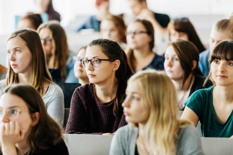 Pourquoi une spécialisation en sciences humaines peut être une excellente évolution de carrière |  Éducation