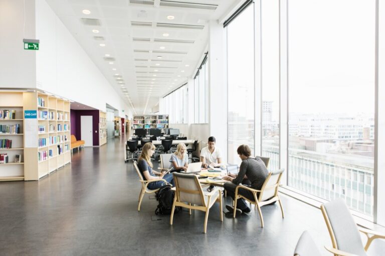 Règle relative à l’emploi rémunérateur : ce que les étudiants devraient savoir |  Meilleurs collèges