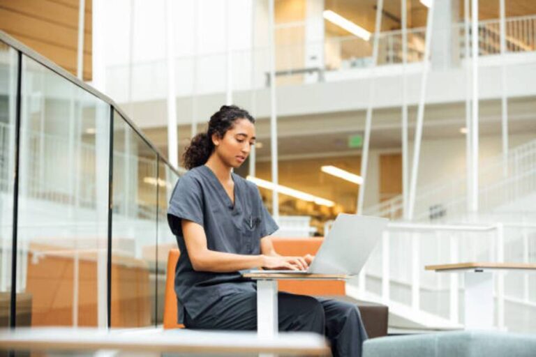 Comment acquérir une expérience clinique en tant qu&rsquo;étudiant en prémédecine