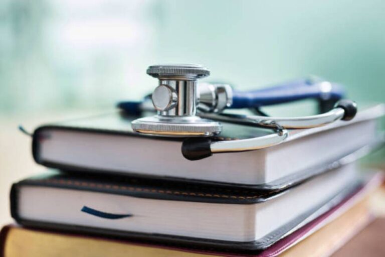 À quel point l&rsquo;école de médecine est-elle difficile et quel est le programme d&rsquo;études de l&rsquo;école de médecine ?