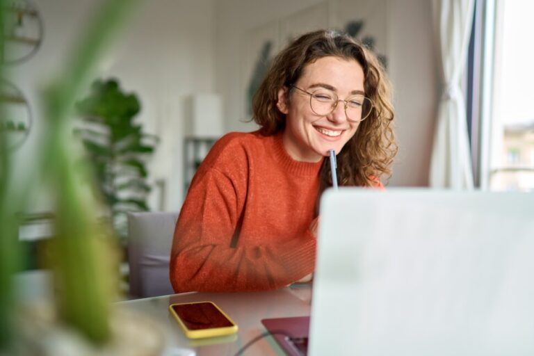 Comment sélectionner un collège ou une université en ligne |  Meilleurs collèges