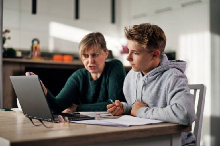 4 conseils pour compléter les candidatures universitaires à temps |  Meilleurs collèges