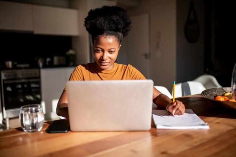 5 éléments de base d&rsquo;un cours collégial en ligne |  Meilleurs collèges