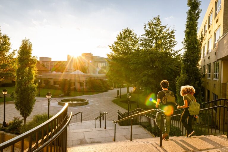 32 questions à poser lors d'une visite universitaire |  Candidature au Collège