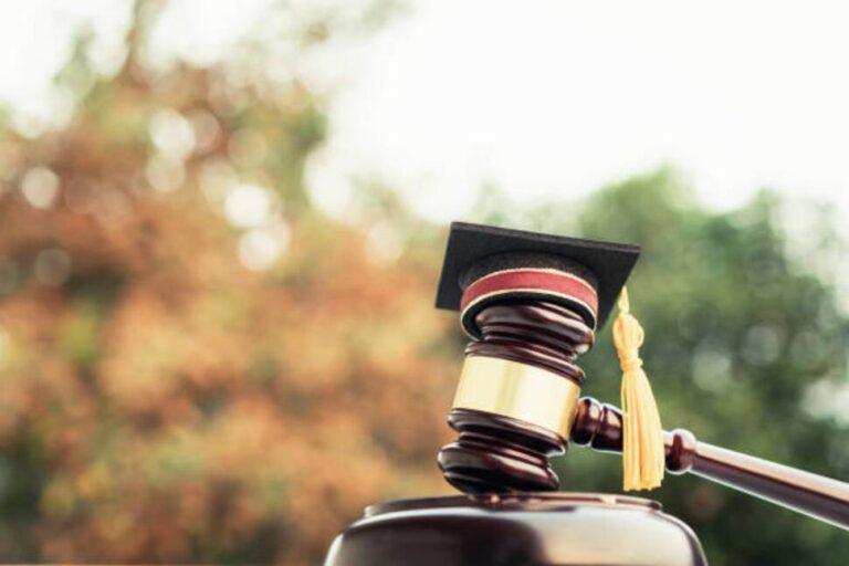 Conseils aux candidats aux facultés de droit pour choisir un cheminement de carrière en droit