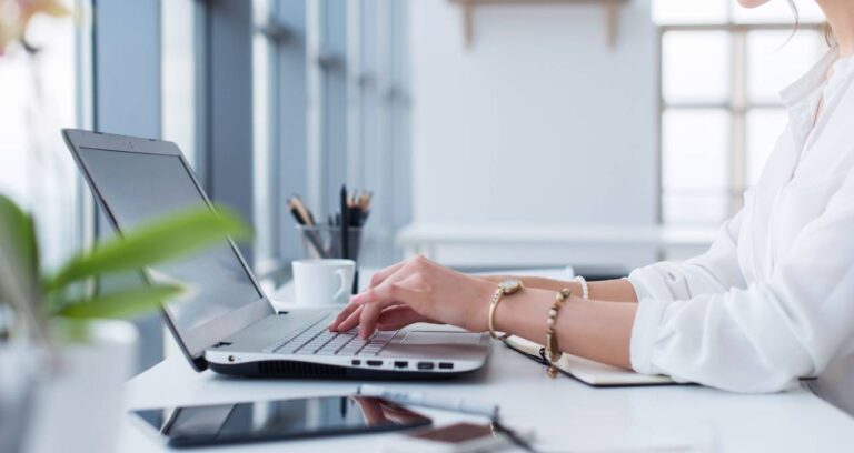 Offres d'emploi à l'international et bureau à domicile : découvrez les entreprises qui emploient des Brésiliens