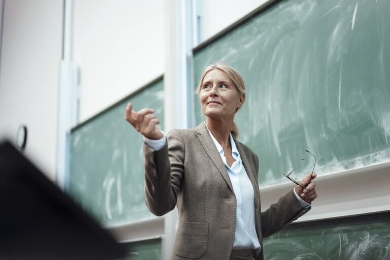 Questions que les femmes devraient poser lorsqu'elles postulent à des programmes de MBA