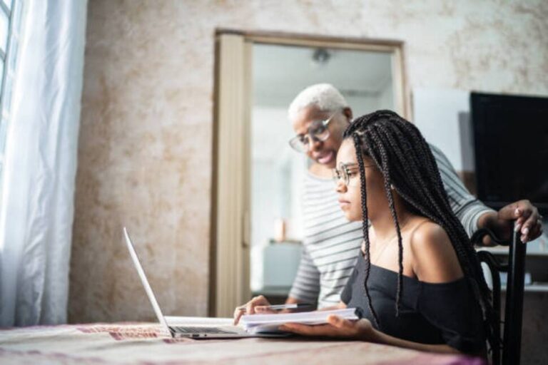 Réponses des États aux retards de la FAFSA : ce que les étudiants devraient savoir |  Payer pour l'université