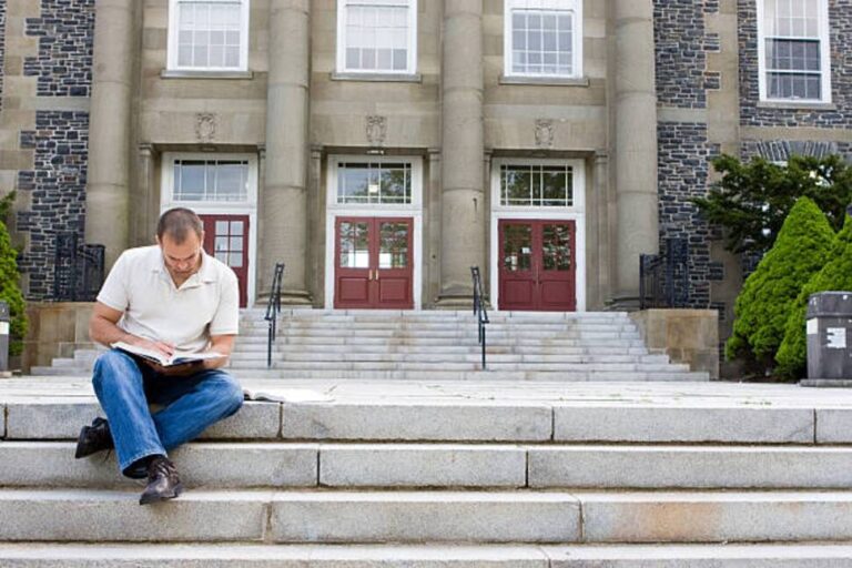 Conseils aux enseignants postulant à la faculté de droit