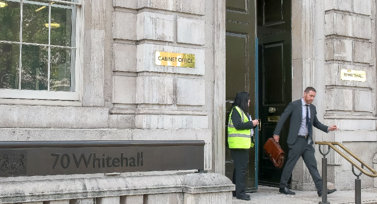 Le gouvernement assouplit les règles de travail de trois jours pour les fonctionnaires