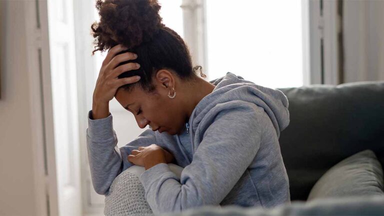 Santé mentale : appel à un « hub » en matière de santé mentale, car une personne sur dix s'est absentée du travail l'année dernière