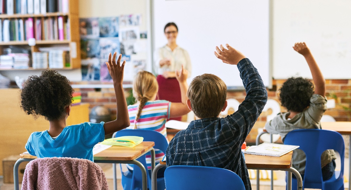 En Angleterre, les enseignants votent pour accepter une augmentation de salaire de 5,5 %