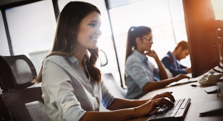 Les jeunes travailleurs seront engagés et optimistes en 2025, selon un rapport