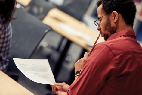 Naviguer dans les options de prêt étudiant pour les études supérieures