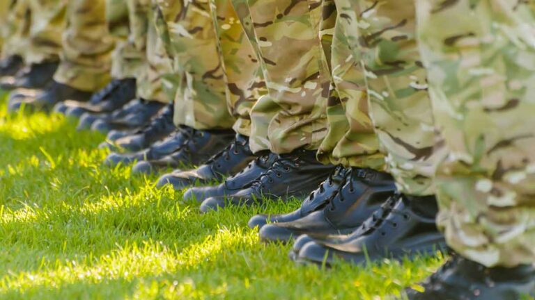 Des indemnités de fidélisation pour lutter contre le déclin des forces armées