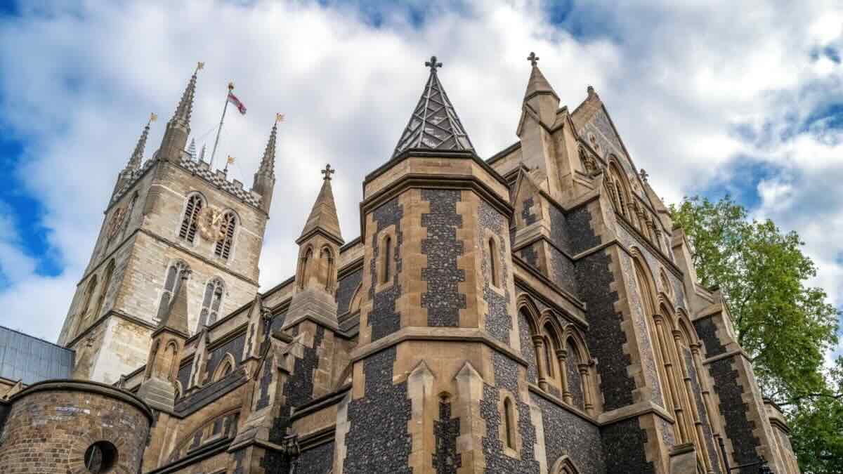 Église d'Angleterre : le manque de modèles entrave la progression des minorités ethniques