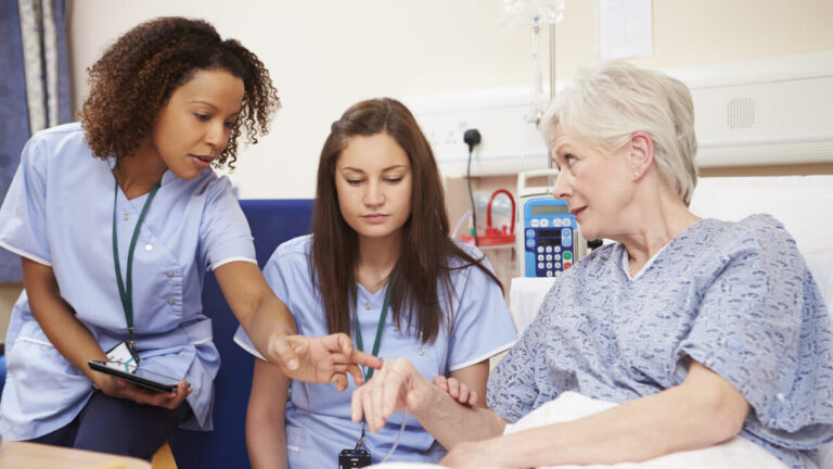 Le nombre d’infirmières qui démissionnent prématurément augmente de 43 %