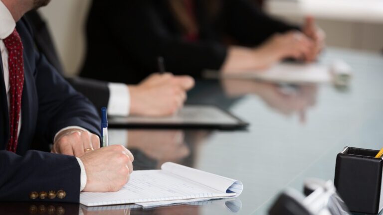 Les administrateurs d’organismes caritatifs pourraient être protégés contre les dénonciations
