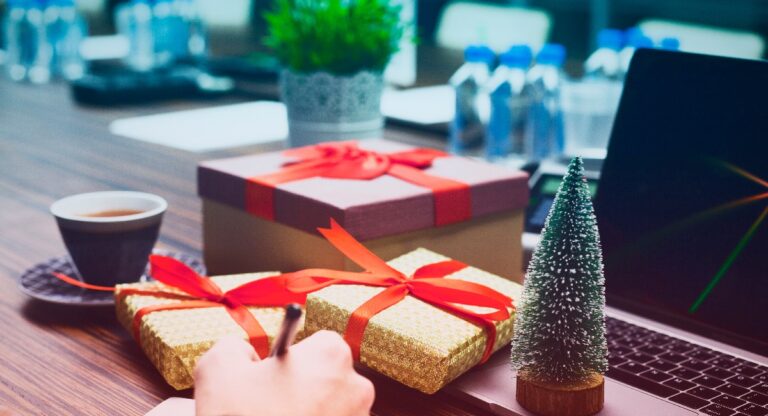 Les employeurs ont qualifié les mauvais donateurs de cadeaux par près de la moitié des travailleurs