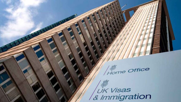 Les ministres lancent des mesures répressives contre les abus en matière de visa pour travailleurs migrants