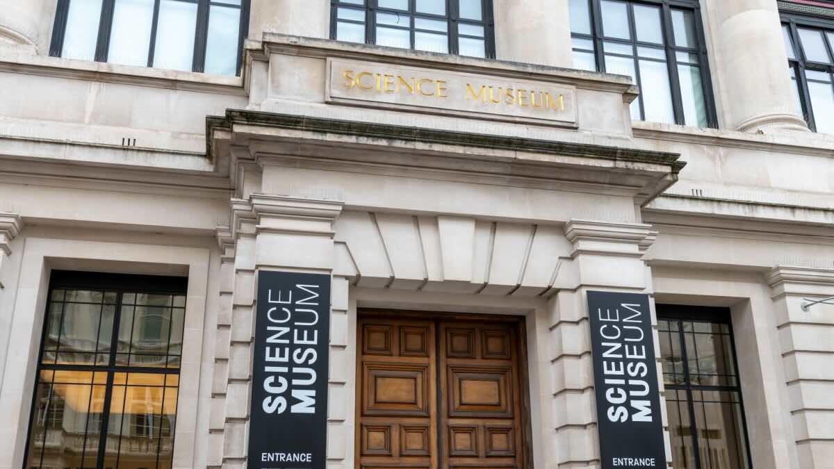 Un agent de sécurité dépose une plainte pour handicap contre le Musée des Sciences