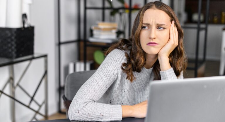 Un personnel de première ligne sur cinq fait le « strict minimum »
