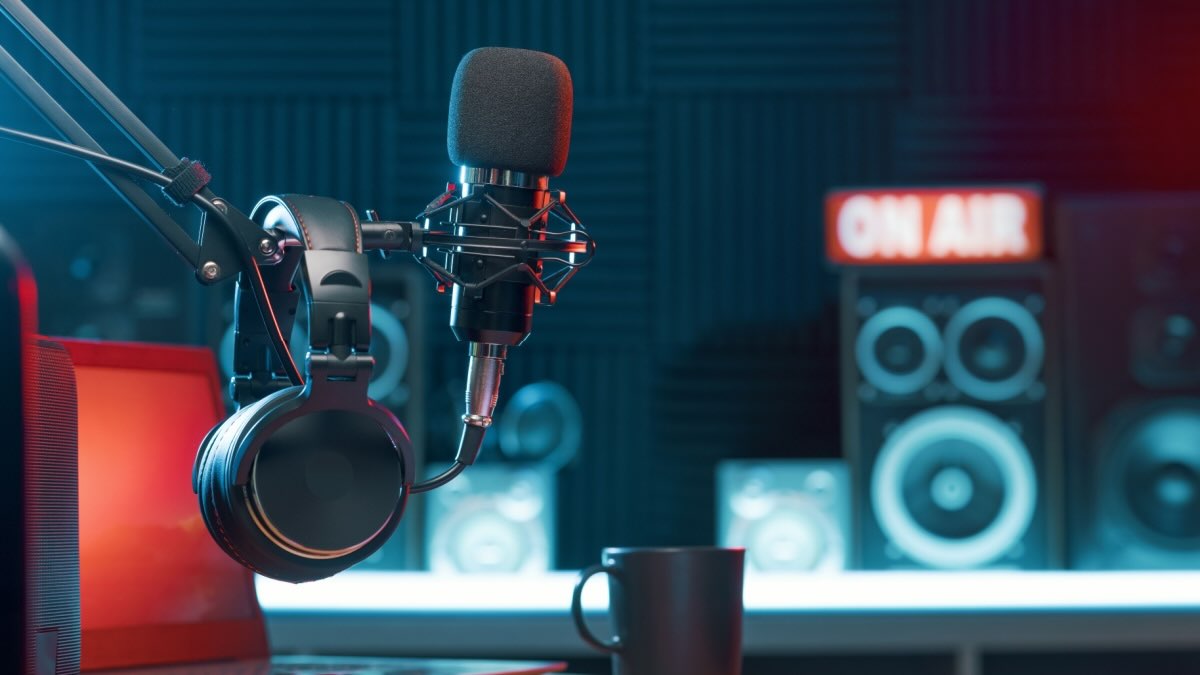 Un présentateur de radio « remplacé à cause de son accent » perd ses prétentions raciales