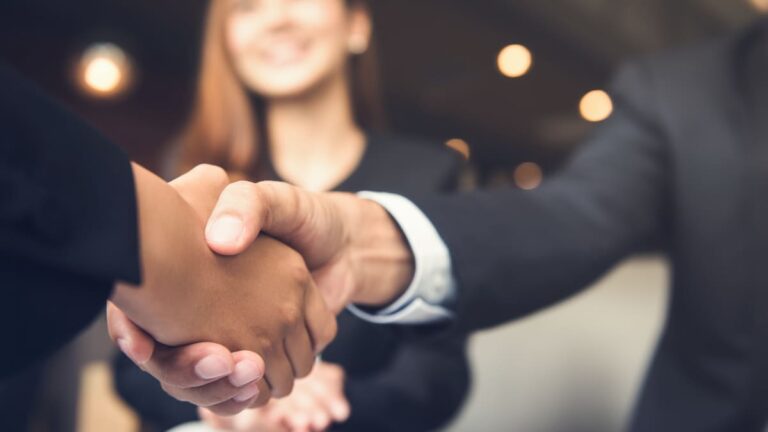 Employés entraînés dans des pratiques contraires à l’éthique par des cultures de travail immorales