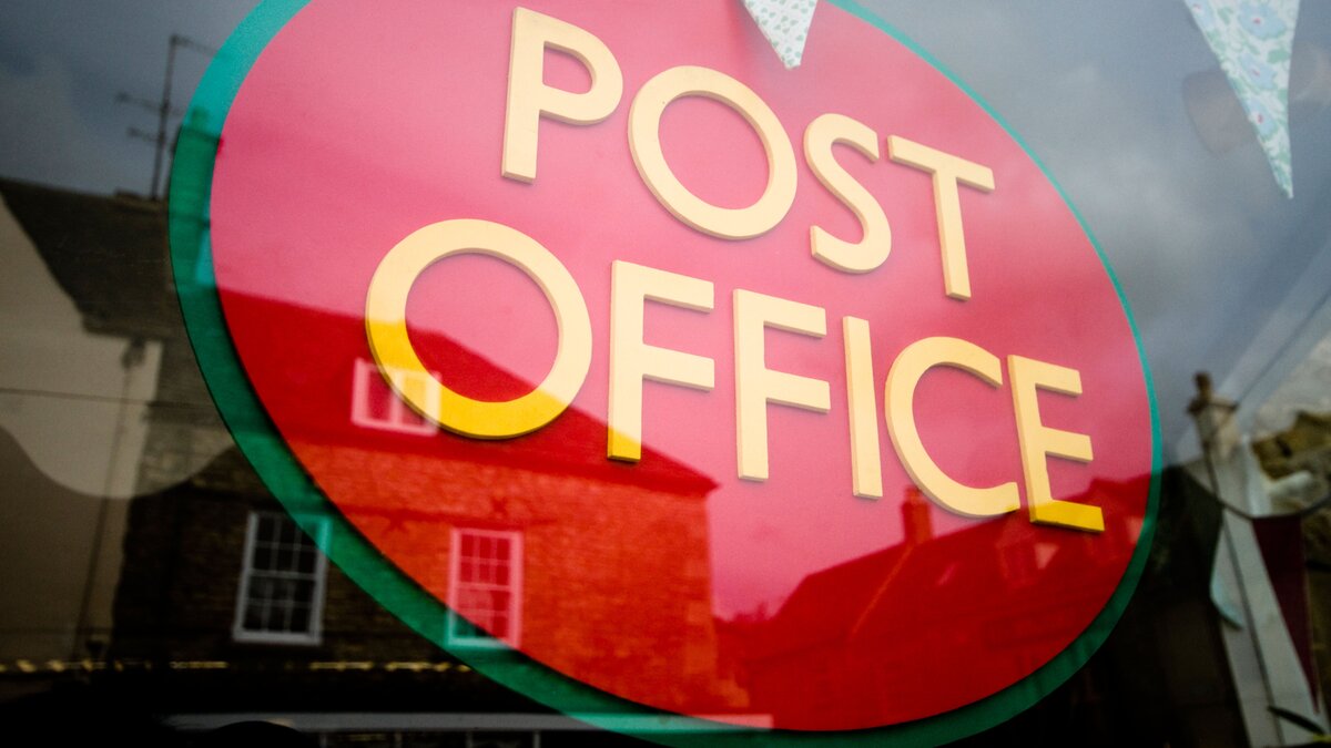 Enquête policière sur le scandale de la Poste pour attirer des employés, des avocats et des fonctionnaires