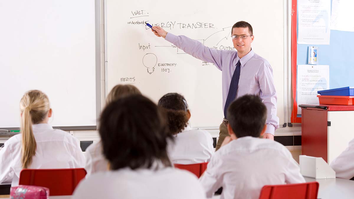 Les ministres sont invités à montrer comment atteindre l'objectif de 6 500 nouveaux enseignants