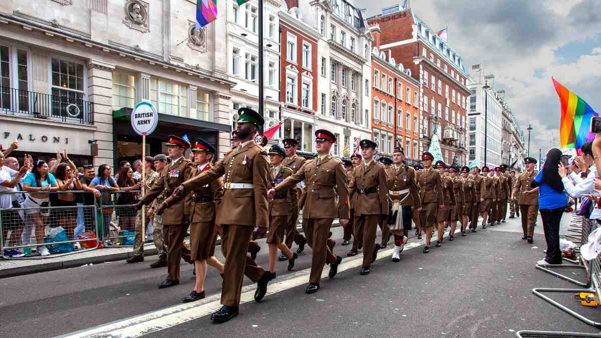 Les vétérans de l'armée LGBT devraient recevoir jusqu'à 70 000 £ d'indemnisation
