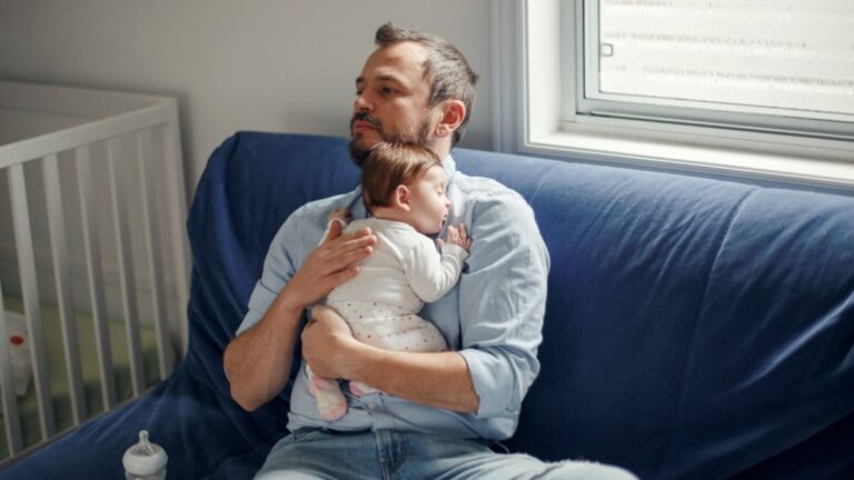 Moins de 2 % des pères prennent un congé parental partagé